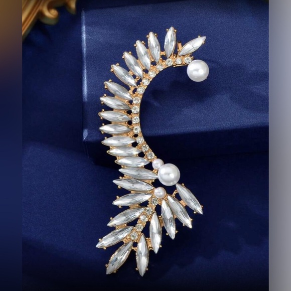 ✨NEW Elegant Silver and Pearl Ear Cuff - Picture 4 of 5